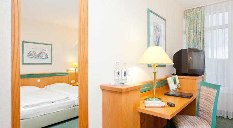 Parkhotel Ruegen Берген на Рюген Екстериор снимка