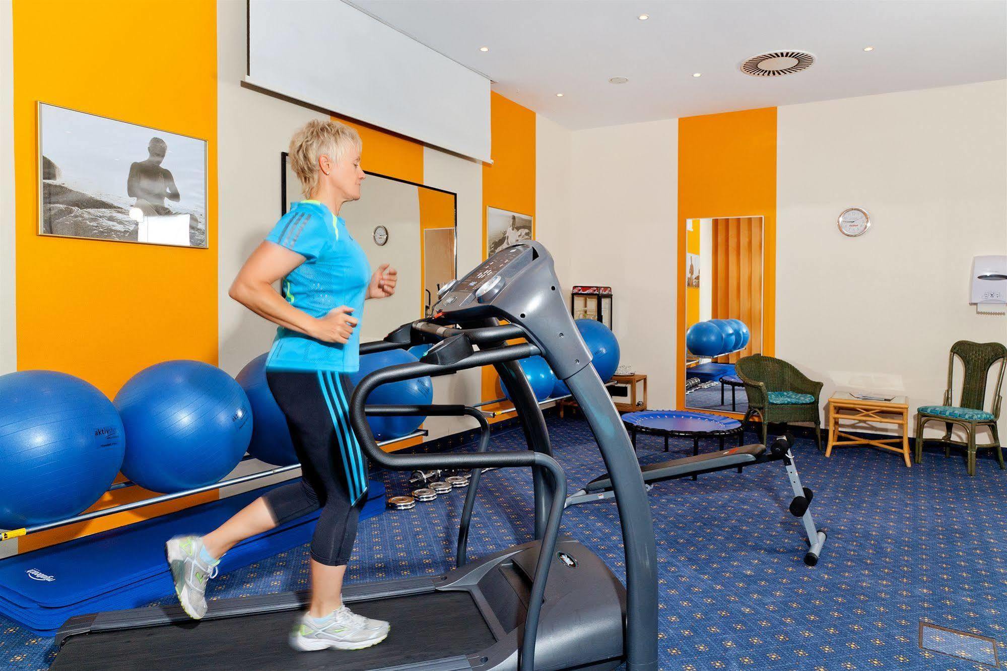 Parkhotel Ruegen Берген на Рюген Екстериор снимка