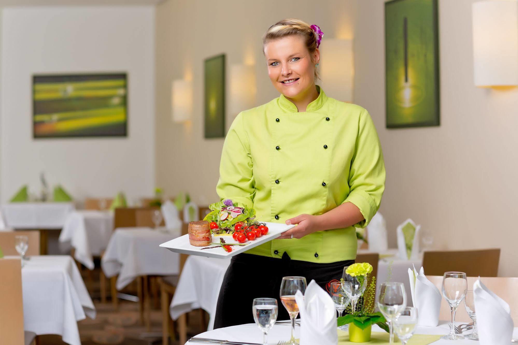 Parkhotel Ruegen Берген на Рюген Екстериор снимка